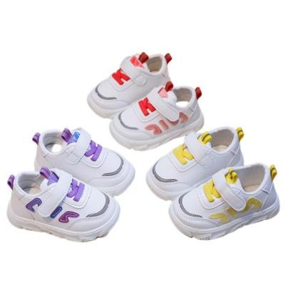 China Round Baby Soft Bottom Toddler Shoes White Spring New Kids Leather Casual Shoes Kids Sports Sneakers Colorful Letter Flower Stock for sale