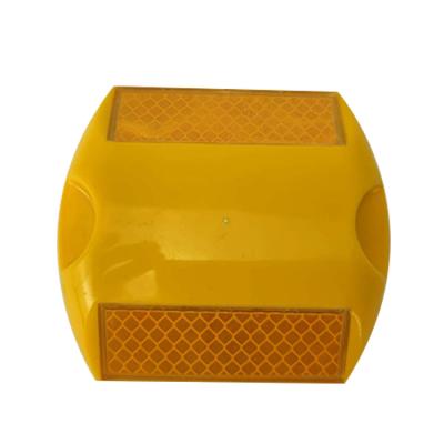 China Plastic Ce Approved ABS Reflective Plastic Road Studraised Sidewalk Plastic Road Studs for sale