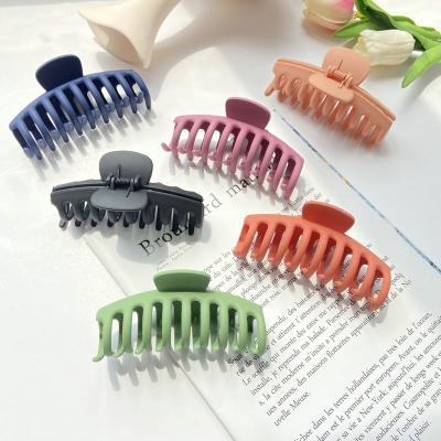 China Fashion factory direct sales ladies claw plastic hollow hair clips 11CM elegant fashion hair claw hair claw for girl for sale