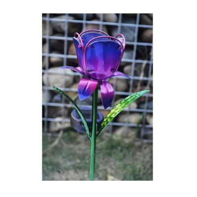 China Minimalist OEM Design Colorful Metal Garden Ornaments Flower Garden Stake Decoration With Solar Items for sale