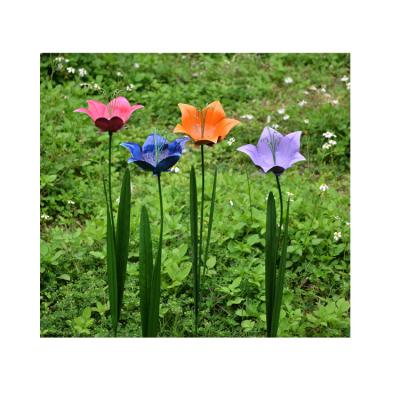 China Minimalist OEM Design Multi Color Metal Garden Ornaments Flower Garden Stake Decoration for sale