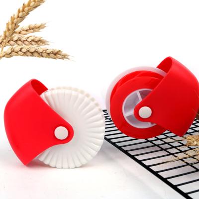 China Plastic Kitchen Pizza Pastry Lattice Pie Decorating Cutter Noodle Maker Household Kitchen Tools for sale