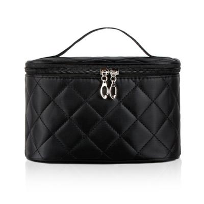 China Fashion Makeup Case Cosmetic Toiletry Bag Black Cloth Stitched Cosmetic Bag for sale