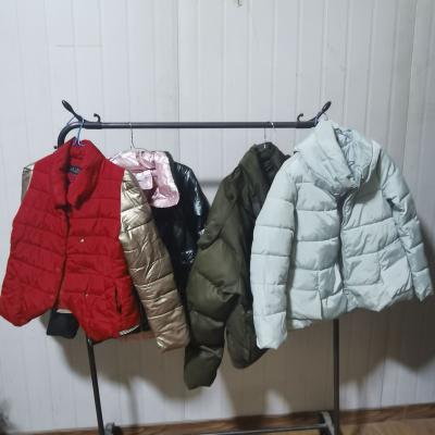 China Occasion clothes original a variety of second hand winter old clothes warm women's down jackets jackets, all-match for sale