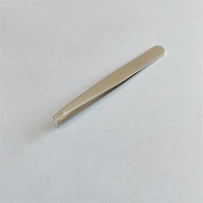 China Luminous Luxury Pearl Nickel Plating Beauty Tweezers With Luminous Pearl Nickel Plating for sale