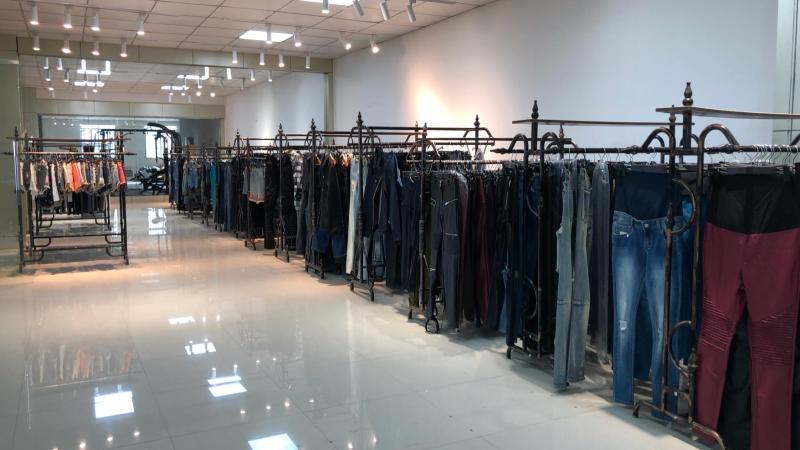 Verified China supplier - Guangzhou Royal Wolf Standard Denim Garment Ltd.