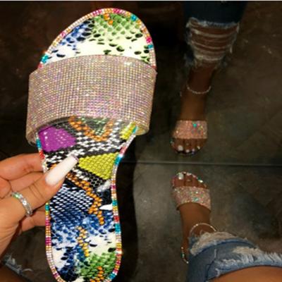 China Trendy Fashion Trend Women New Fashion Sandals Ladies Girls Summer Slippers Slides With Diamond And Low Heel for sale