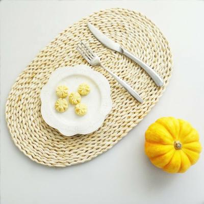 China Homeplus Sustainable Wholesale Oval Insulation Corn Husk Place Mat Place Mat Table Decor Handwoven Thick Warm Natural Thick Heat Resistant Pads for sale