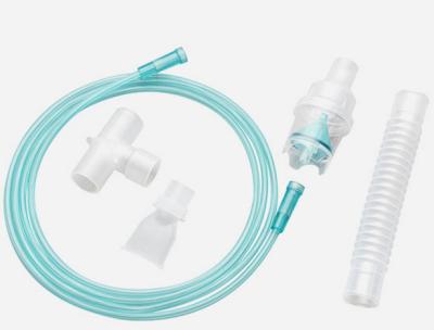 Κίνα 6L/Min Nebulizer μασκών προσώπου οξυγόνου εξάρτηση με το ζαρωμένο σωλήνα προς πώληση