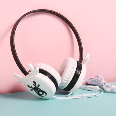 China Perfect Noise Cable Cute New Children's Headphones Headphone Subwoofer Wired Computer Headset Antler Expression Headphones for sale