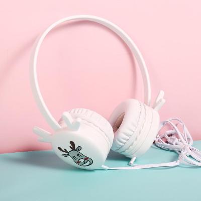 China Perfect Noise 2020 New Cartoon Headphones Big Comfortable Headphones Creative Antler To Use Cute Headphones For Kids for sale