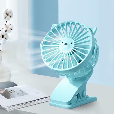 China Mini Humidifying Fan Heat Dissipation Fast Fan Clip with Rechargeable Battery Fan for Desktop for sale