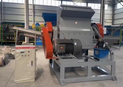 China bandengranulaat rubber grofbreker hard kunststofbreker banden recycling machine Te koop