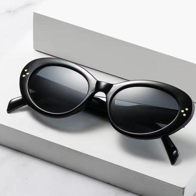 China High Quality 2022 New Vintage Multicolor Rivet Sunglasses Oval PC Clear Lens Sunglasses Wholesale for sale