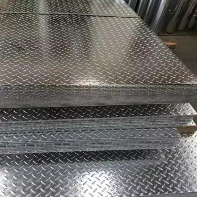 China Revestido 409L 420J2 436 405 301LN Placa a cuadros de acero inoxidable Galvanizado en caliente en venta