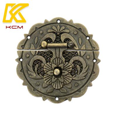 China Antique Gift Alloy Buckle Box Lock Metal Hook Latch Lock Wooden Box Buckle Automatic Box Latch for sale