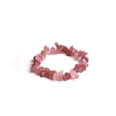 China Exquisite hot selling high quality natural crystal bracelet strawberry crushed stone bracelet for sale