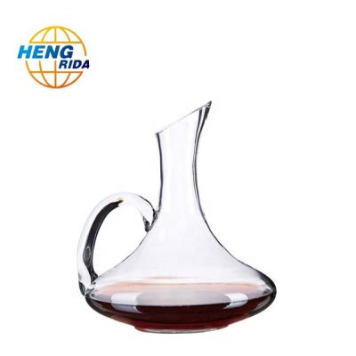 China Modern 1500ml Hand-Blown Glass Wine Decanter With A Wide Base For Crisp Aeration With Handle for sale