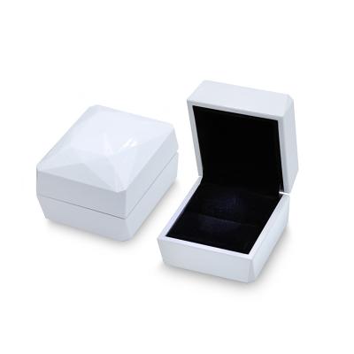 China Portable Modern Classic Packaging Boxes Customized Logo Printed Color Jewelry Box for sale