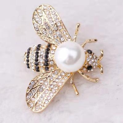 China Fashionable Korean Brooch Pin Accessories Brooch Pin Pearl Dress Full Diamond Cartoon Insect Bee Decorative Ornaments for sale