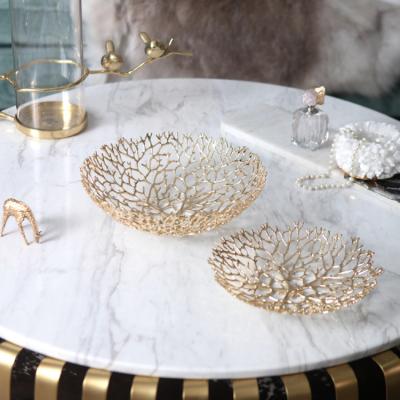 China Viable Creative Home Gold Dry Branches Tray Decoration Dish Fruit Decoration Hollow Design Metal For Wedding for sale