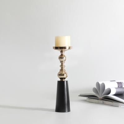 China Home Decoration Candle Holder Stand Decoration Vintage Luxury Modern Home Tabletop Black and Gold Metal Candlestick Holders for sale