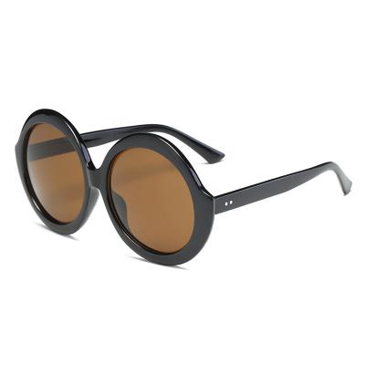 China Fashion Sunglasses 3251 Customizable Italian Fashion 90s Latest Designer Amber Sunglasses for sale