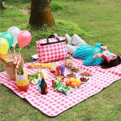 China Portable Portable Camping Rug Oxford Waterproof Durable Recycled Outdoor Beach Picnic Blanket Foldable Mat for sale