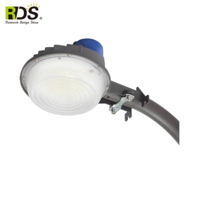 China Industrial Parking Lots Outside 45W 65Watt Led Dusk To Dawn Wall Pack Light for sale