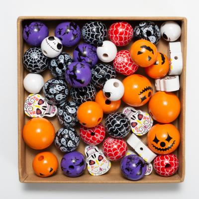 China DIY Gift Halloween Thanksgiving Christmas Wood Bead Pumpkin Snowman Wooden Bead Craft Buffalo Plaid Stripes Wooden Bead For DIY Craft for sale