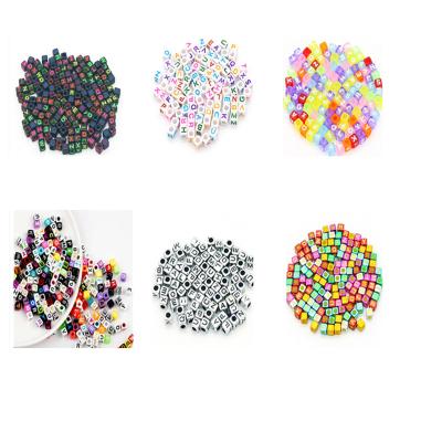 China Factory Price Modern Acrylic Cube Letter Beads Colorful Plastic Cube Vertical Hole Alphabet Spacer Bead For Jewelry Making for sale