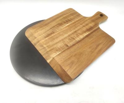 China Easily Cleaned High Temperature Resistance Cordierite Pizza Stone With Wooden Shovel for sale