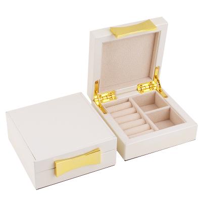 Cina Eco-friendly luxury jewelry box travel high quality leather jewelry box in vendita