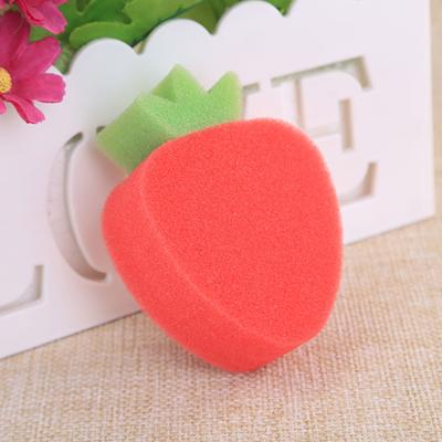 China Hot Selling Sustainable Exfoliating Bath Sponge Facial Cleanse Compressed Body Strawberry Shape Soft Face Wash Sponge for sale