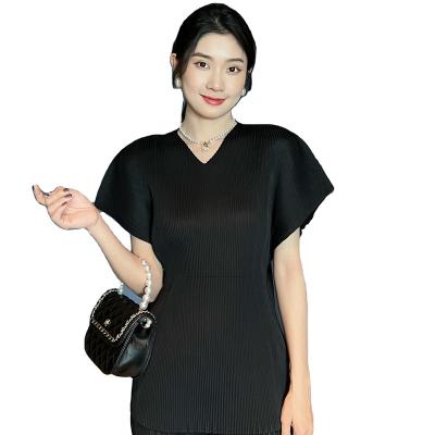 China Breathable 2022 Hot Sale Workplace Daily Swap Highlight Curve Female Pleated Black Short Sleeves Suit for sale