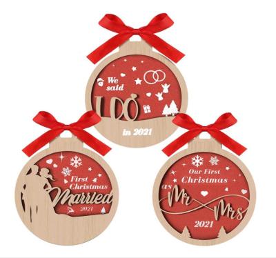 China Morden 2021 Christmas Ornament Newlywed Couples Keepsake Wedding Gift Wooden Mr Mrs Hanging Ornament Xmas Wedding Decorations for sale