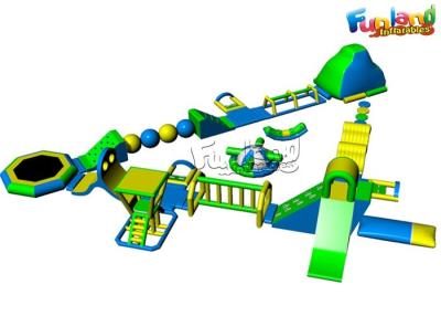 China Parque inflable del agua de los niños del patio del juego del deporte del parque del tobogán acuático de la forma del triángulo para el lago en venta