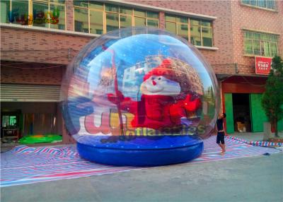 China Globo inflable de la nieve de la Navidad al aire libre con nieve que sopla en venta