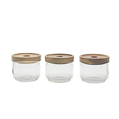 China Eco-freindly High Quality Round Excellent Borosilicate Glass Food Spice Storage Jar With Wooden Lid for sale