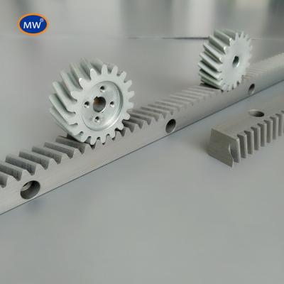 China Quadratischer schraubenartiger CNC bearbeitet Zahnstangen maschinell zu verkaufen