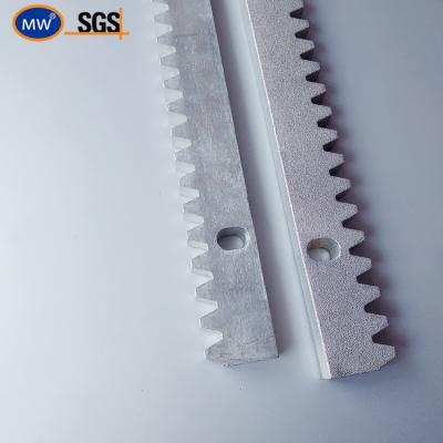 China DIN 6 Accuracy Sliding Gate Motor Gear Racks 20mm 1000mm Length zu verkaufen