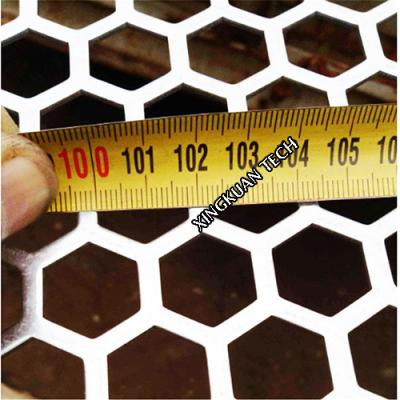 China Sechseckiger perforierter Maschendraht, Material Bienenwaben-Mesh Sheet Aluminum Irons SS zu verkaufen