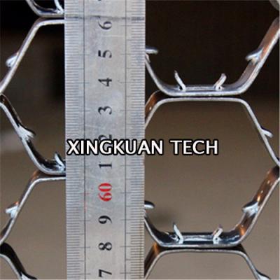 China Lance Type Metal Hexagon Mesh voor het Vuurvaste Materiaal van het Voeringskoolstofstaal Q235 0Cr13 Te koop