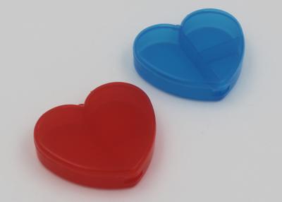 China 3 Compartments Mini Plastic Pill Case For Travel Heart Shaped LFGB FDA Passed for sale