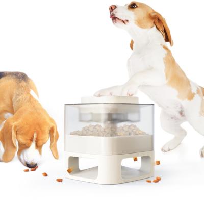 China New Product Viable Hot Selling Automatic Dog Food Catapult Pet Food Launcher Puppy Snack Feeder for sale