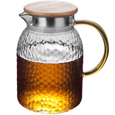 China HammerGrain Wate Viable Heat Resistant Glass Carafe Promotion Plant Beverage Fruit Infuser Glass Pitcher for sale