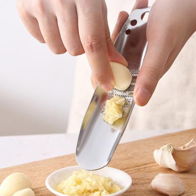 China Viable Multifunctional Kitchen Tools Herb Stripper Supplementary Food Grinder Ginger Garlic Grinder 3 Hole Sheet for sale