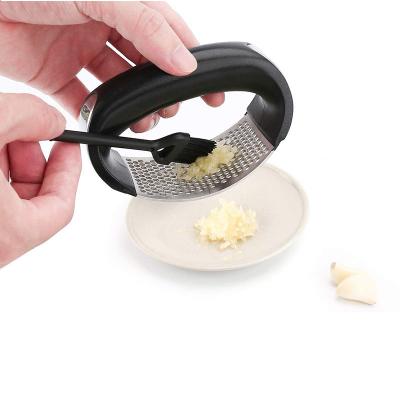 China Kitchen Instruments Stainless Steel Viable Garlic Press with Silicone Peeler and Cleaning Brush Garlic Crusher Garlic Press Rocker for sale