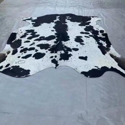 China Tricolor Brindle Cushioned XL Cowhide Blanket Approximately 35-45 sq.ft. Cowhide Blanket With Hair On for sale