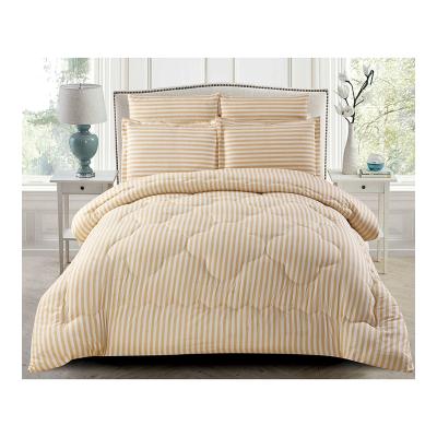 China Clean Style Factory European And American Brand Microfiber Polyester Stock Filled Comforter for sale